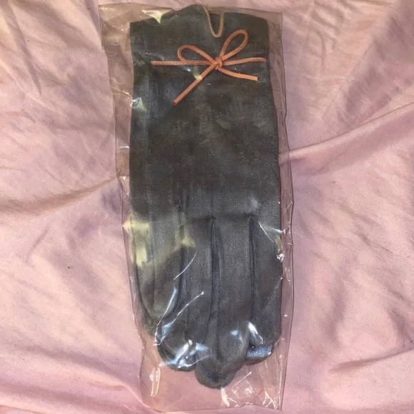 SHEIN embroidered suede gloves - Picture 4 of 9